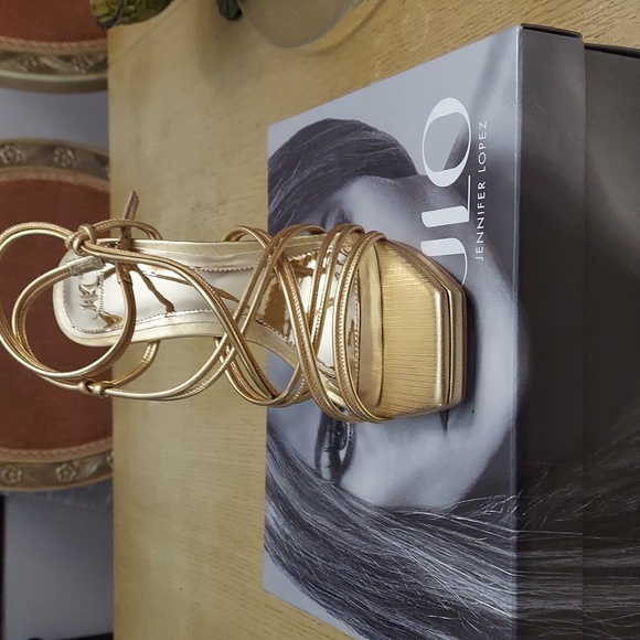 JLO Jennifer Lopez Gold Tanin Sandals high heels size 10M - Picture 4 of 4